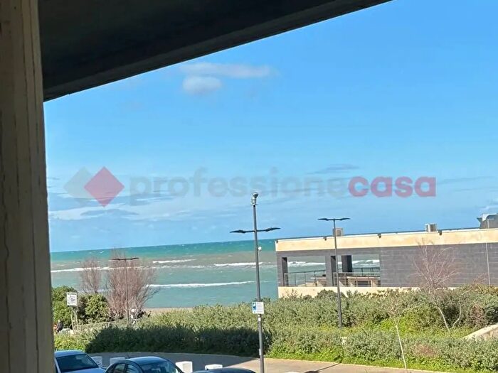 Appartamento trilocale in vendita in Lungomare IX Maggio, Bari