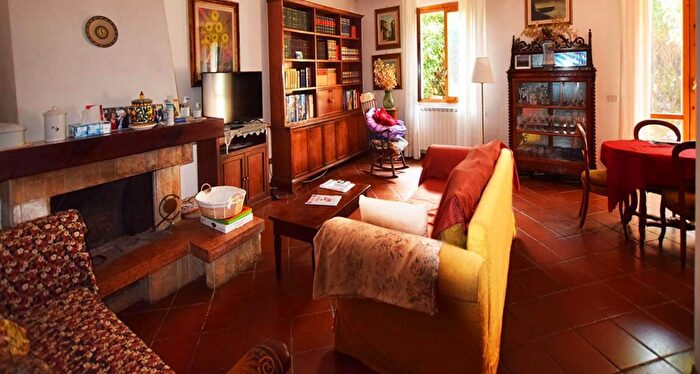 Casa con 8 locali in vendita in Bagno A Ripoli