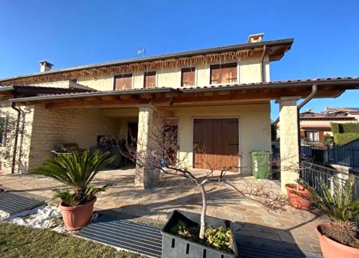 Casa con 5 locali in vendita in Via Castelfidardo, Bussolengo