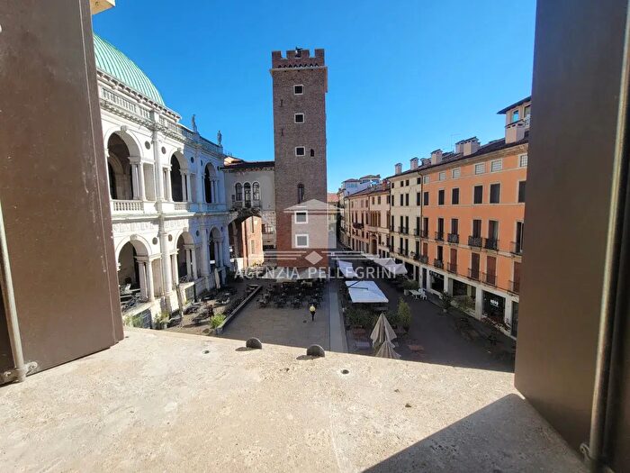 Appartamento trilocale in vendita in Piazza Erbe, Vicenza