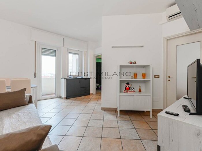 Appartamento bilocale in affitto in Via Gioia, Centrale, Milano