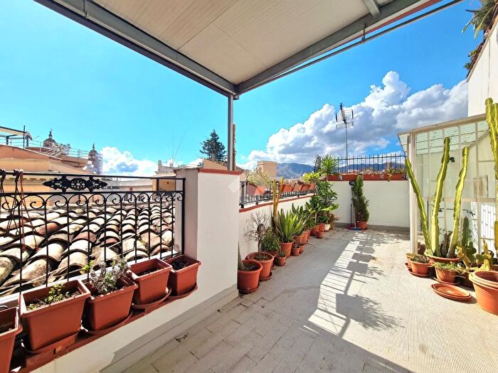 Appartamento quadrilocale in vendita in Via Monteleone, Palermo