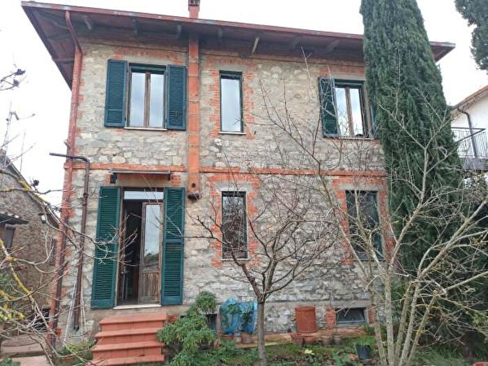 Casa con 6 locali in vendita in Via Castiglionese, Panicale