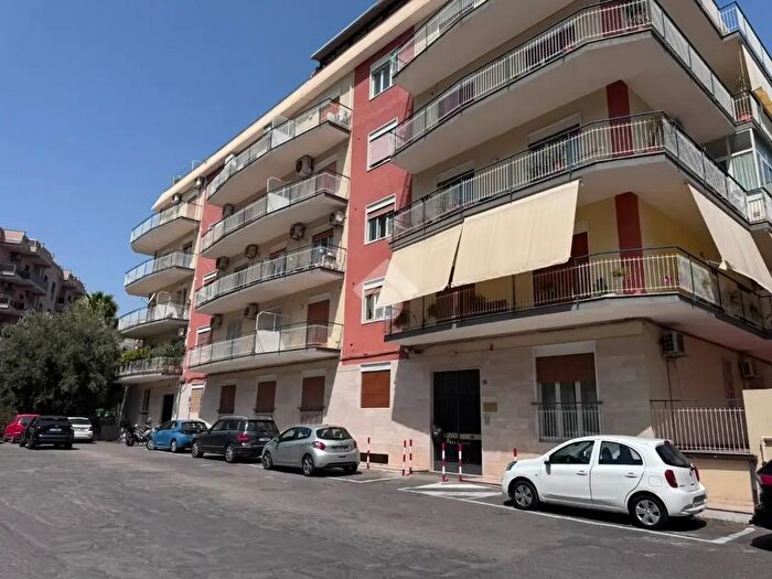 Appartamento trilocale in affitto in Via Novara, Catania