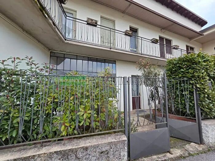 Casa con 5 locali in vendita in Via Pietro Battola, Ome