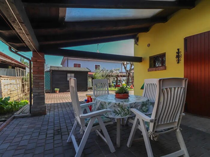 Casa con 7 locali in vendita in Via Luigi Rossi, Crevalcore