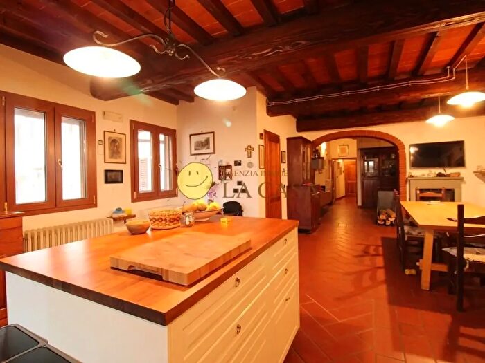 Casa con 8 locali in vendita in Figline e Incisa Valdarno