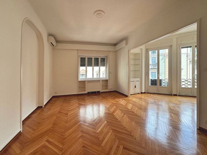 Appartamento con 5 locali in affitto in Via Vincenzo Bellini, Palestro, Milano