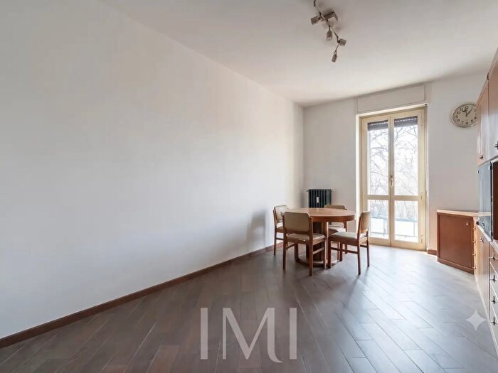 Appartamento trilocale in vendita in Piazza Serafino Belfanti, Milano