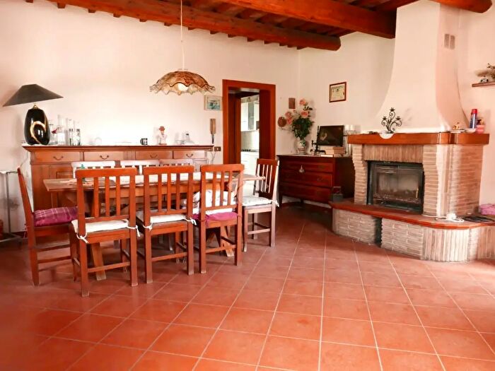 Casa quadrilocale in vendita in Via Bastia Palazzina, Ravenna