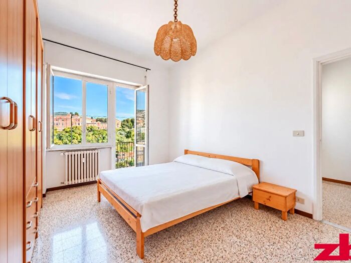 Appartamento con 6 locali in vendita in Via Brigata Salerno, Genova