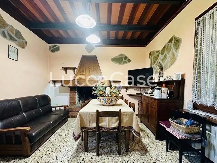 Casa con 9 locali in vendita in Barga