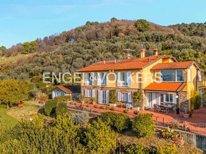 Casa con 6 locali in vendita in Via Provinciale, Castelnuovo Magra