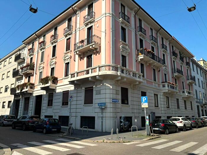 Appartamento bilocale in affitto in Via Antonio Tantardini, Corso San Gottardo, Milano