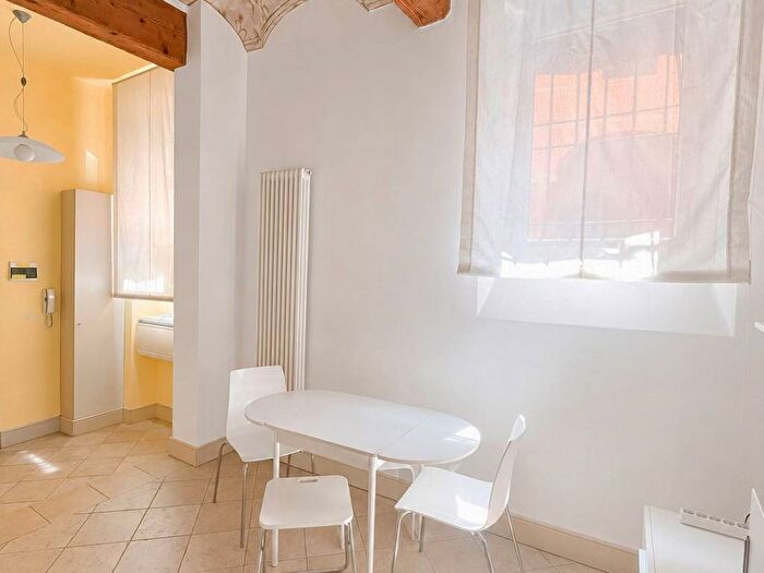 Appartamento monolocale in affitto in Santo Stefano, Bologna