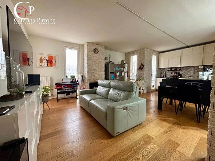 Appartamento con 5 locali in vendita in Piazza Etrusca, Fiesole