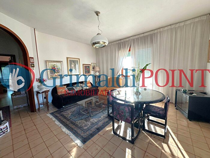 Appartamento con 6 locali in vendita in Via Cesare Battisti, Maglie