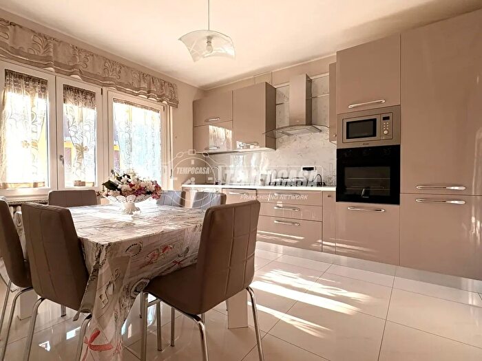 Appartamento con 5 locali in vendita in Via Augusto Saletta, Strambino