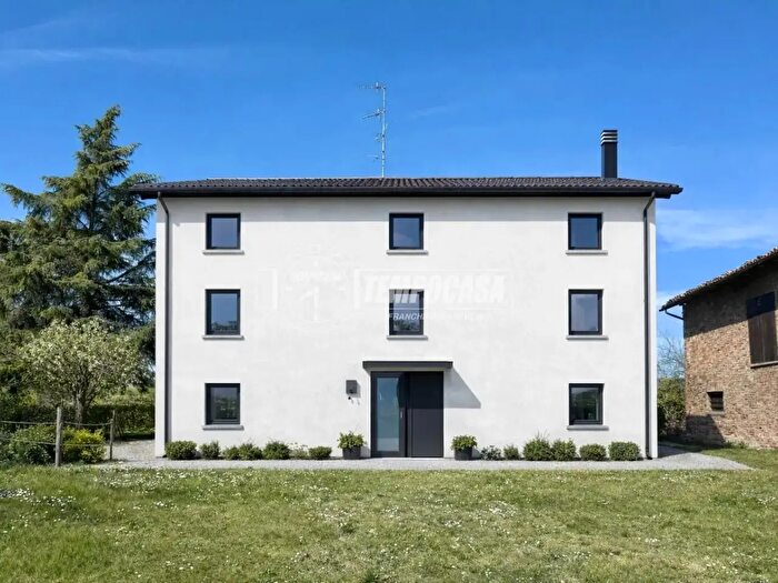 Casa con 6 locali in vendita in Via San Felice, Reggio Emilia