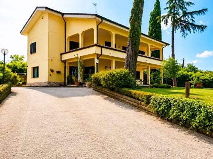 Casa con 6 locali in vendita in Via Clitunno, Rignano Flaminio