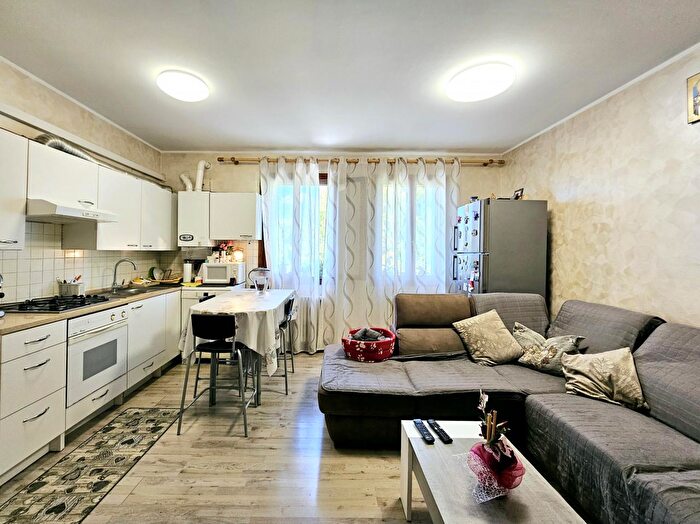 Appartamento trilocale in vendita in Via Sbarra, Borgo Veneto