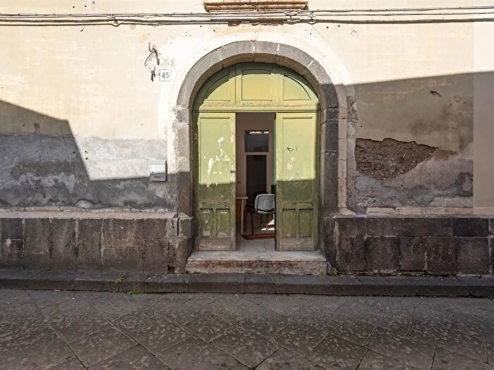 Appartamento trilocale in vendita in Via Marzulli, Acireale