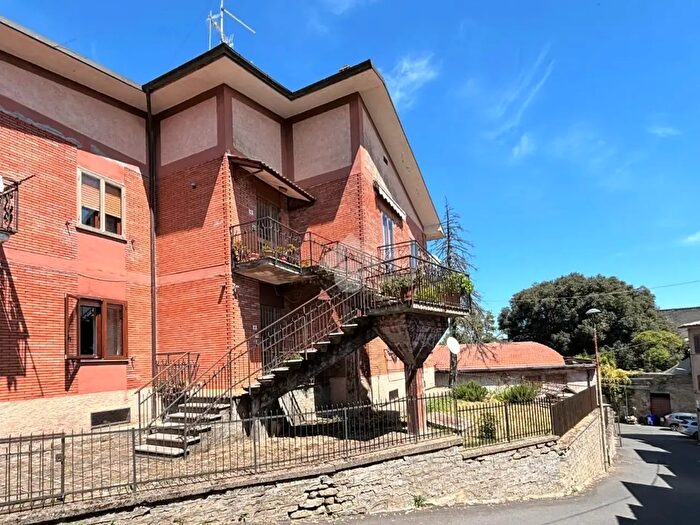 Appartamento quadrilocale in vendita in Via Luigi Orzi, Grotte Di Castro