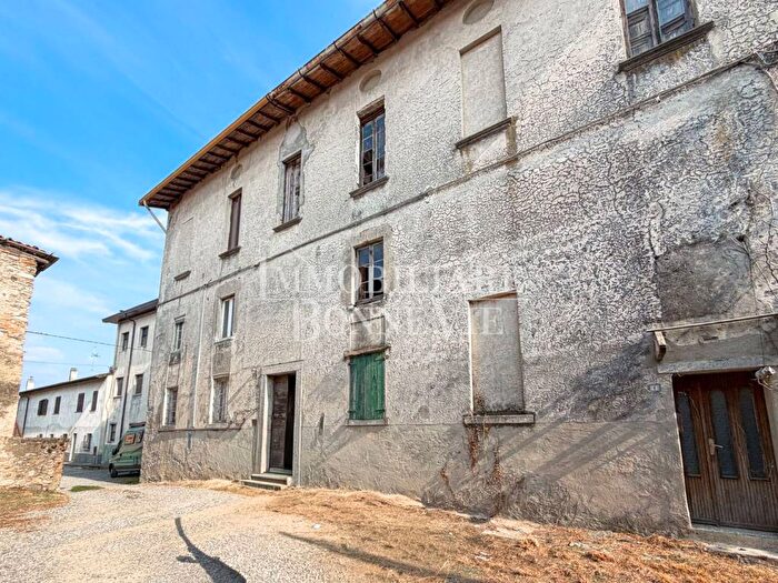 Appartamento bilocale in affitto in Via Borgo Antico, Camnago Boscone, Faloppio