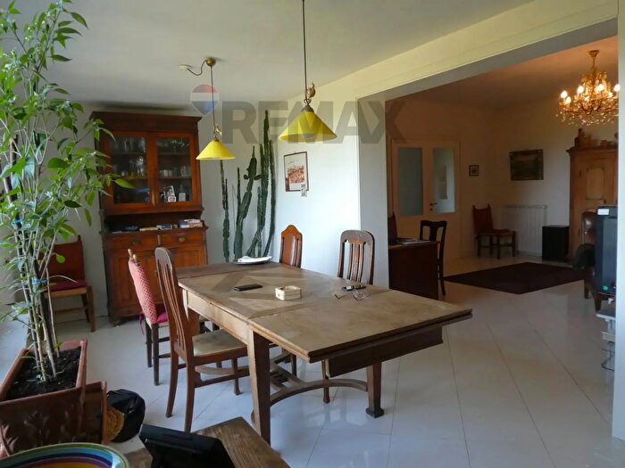 Casa con 20 locali in vendita in Piegaro