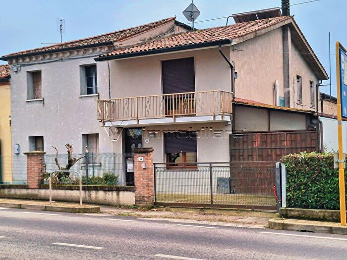 Casa con 7 locali in vendita in Via Caselle, Noventa Vicentina