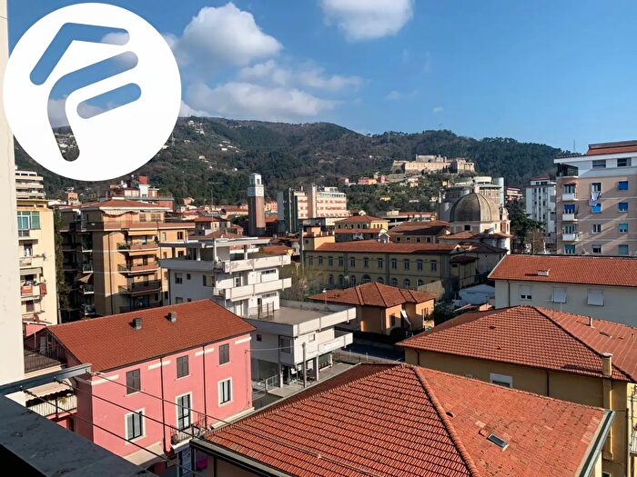 Appartamento quadrilocale in vendita in Via Galileo Galilei, Massa