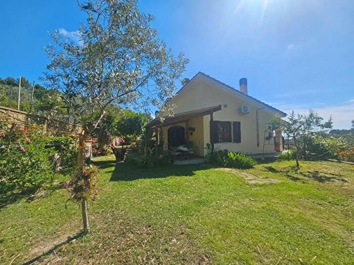 Casa con 8 locali in vendita in Via Cà Sottane, Diano Marina