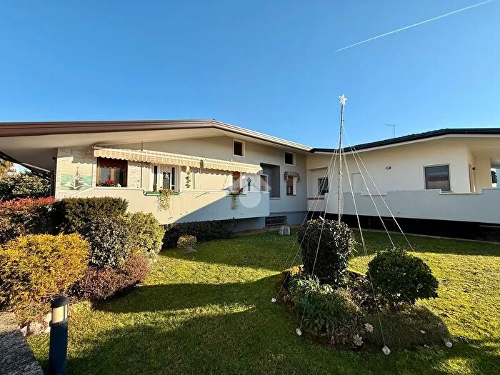 Casa trilocale in vendita in Via Dante Alighieri, Fiume Veneto