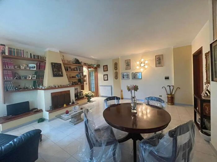 Appartamento quadrilocale in vendita in Via Viticella, Quarto