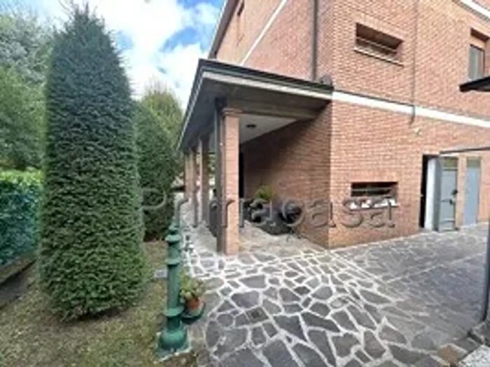 Casa con 11 locali in vendita in Via Ciro Menotti, Soliera