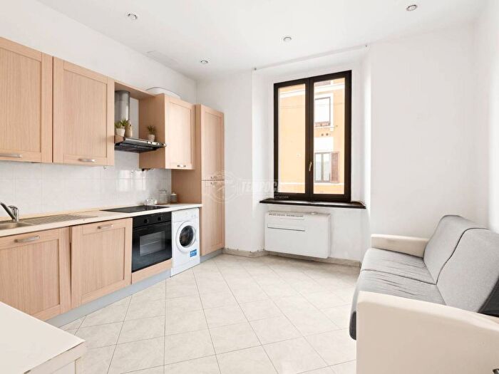 Appartamento monolocale in affitto in Via CLUSONE, Porta Romana Cadore Montenero, Milano