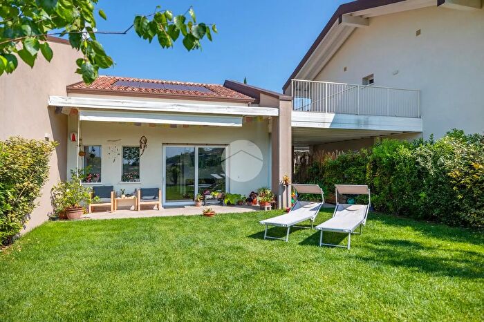 Casa quadrilocale in vendita in Via XXIV Maggio, Costermano