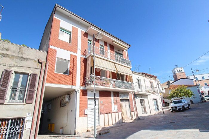 Appartamento trilocale in vendita in Via Umberto I, Cappelle Sul Tavo