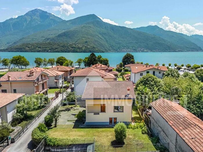 Casa con 5 locali in vendita in Via Statale, Dongo