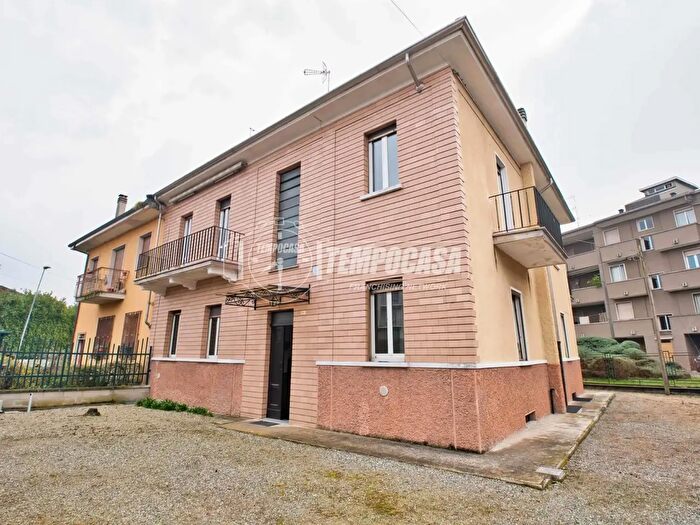 Casa con 7 locali in vendita in Strada Privata Ferrara E Monferrini, Novara