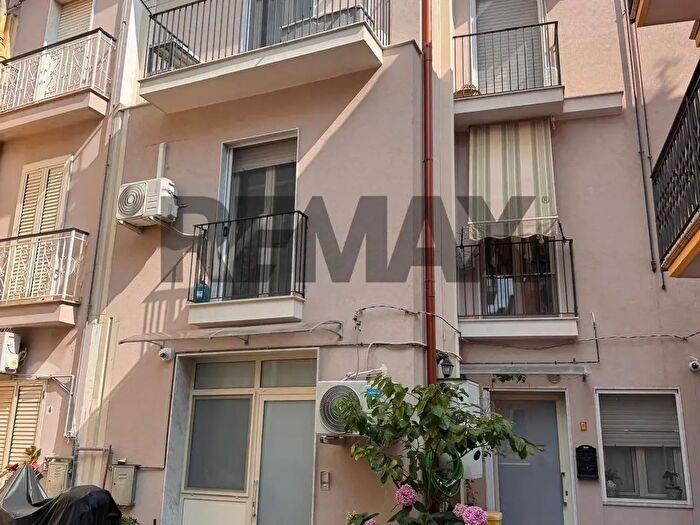 Casa con 6 locali in vendita in Via Ronco Cattaneo, Melilli