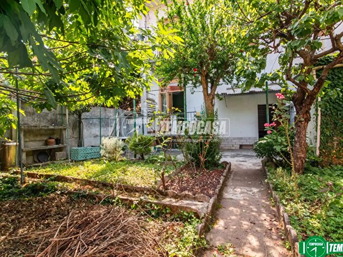 Casa con 5 locali in vendita in Via Aprile, Garbagnate Milanese