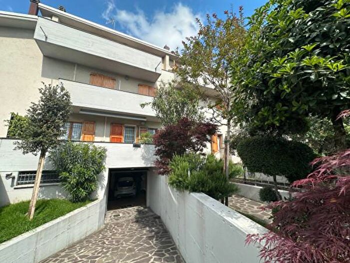 Casa con 5 locali in vendita in Vignola