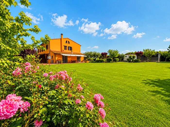 Casa con 8 locali in vendita in Cascina