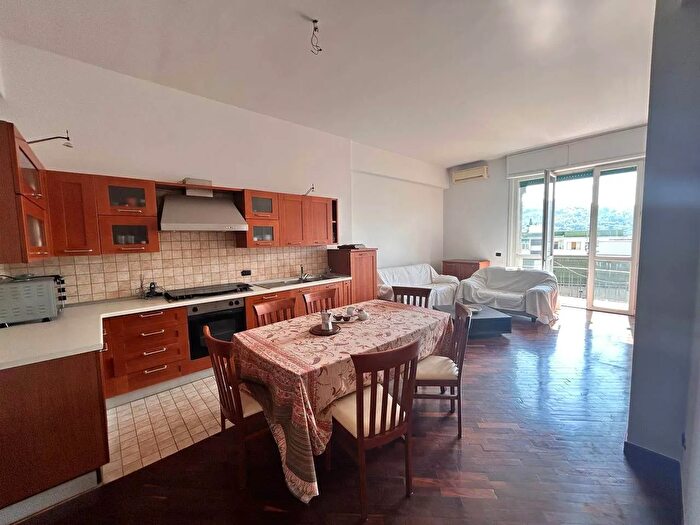 Appartamento con 5 locali in vendita in Salerno, Salerno