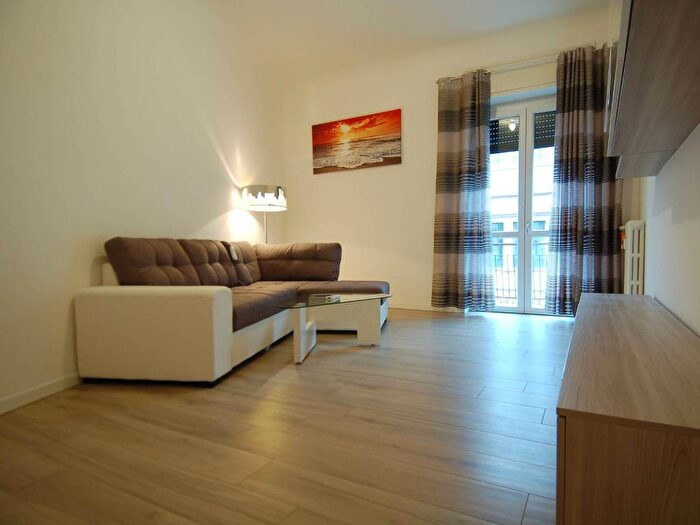 Appartamento trilocale in affitto in Viale Montello, Paolo Sarpi, Milano