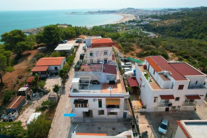 Appartamento trilocale in vendita in Contrada Defensola, Vieste