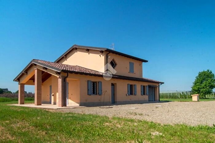 Casa con 7 locali in vendita in Stradello Morello, Modena