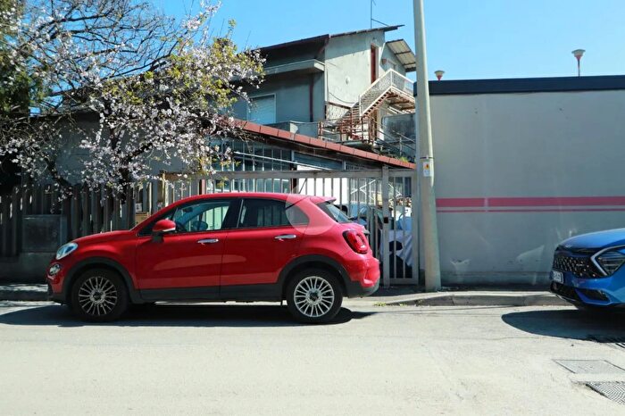 Appartamento con 5 locali in vendita in Via Raiale, Pescara