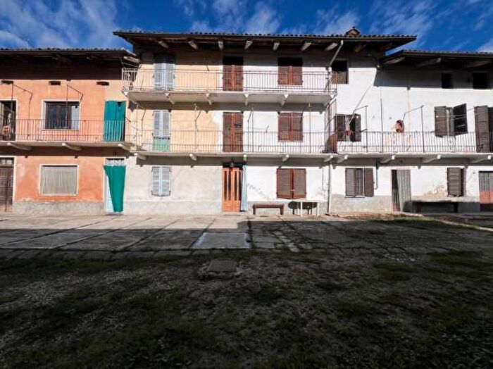 Casa con 5 locali in vendita in Via Torino, Canale